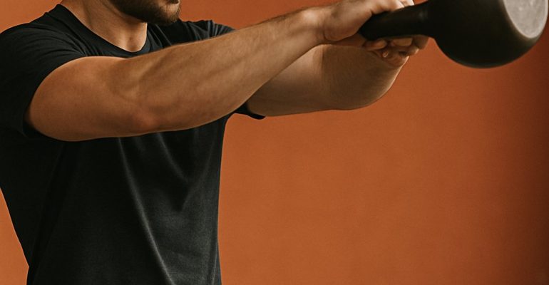 Manfaat 100 Kettlebell Swing setiap Hari